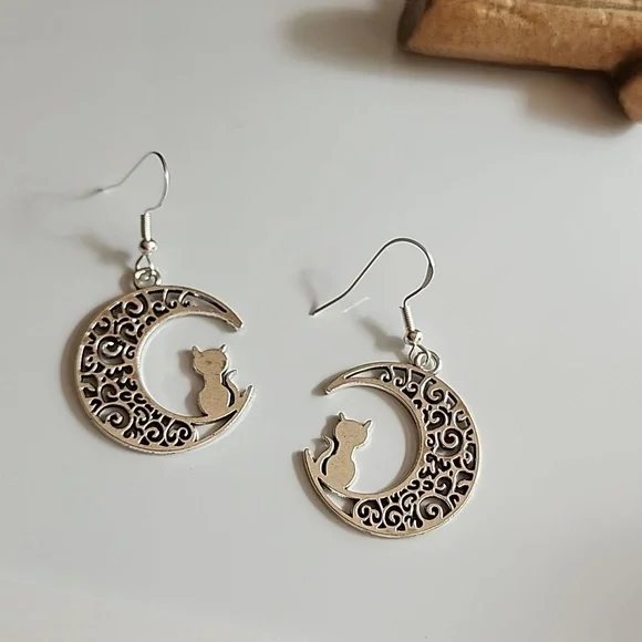 Crescent Moon Cat Earrings Silver  925S Posts ER - Picture 2 of 5
